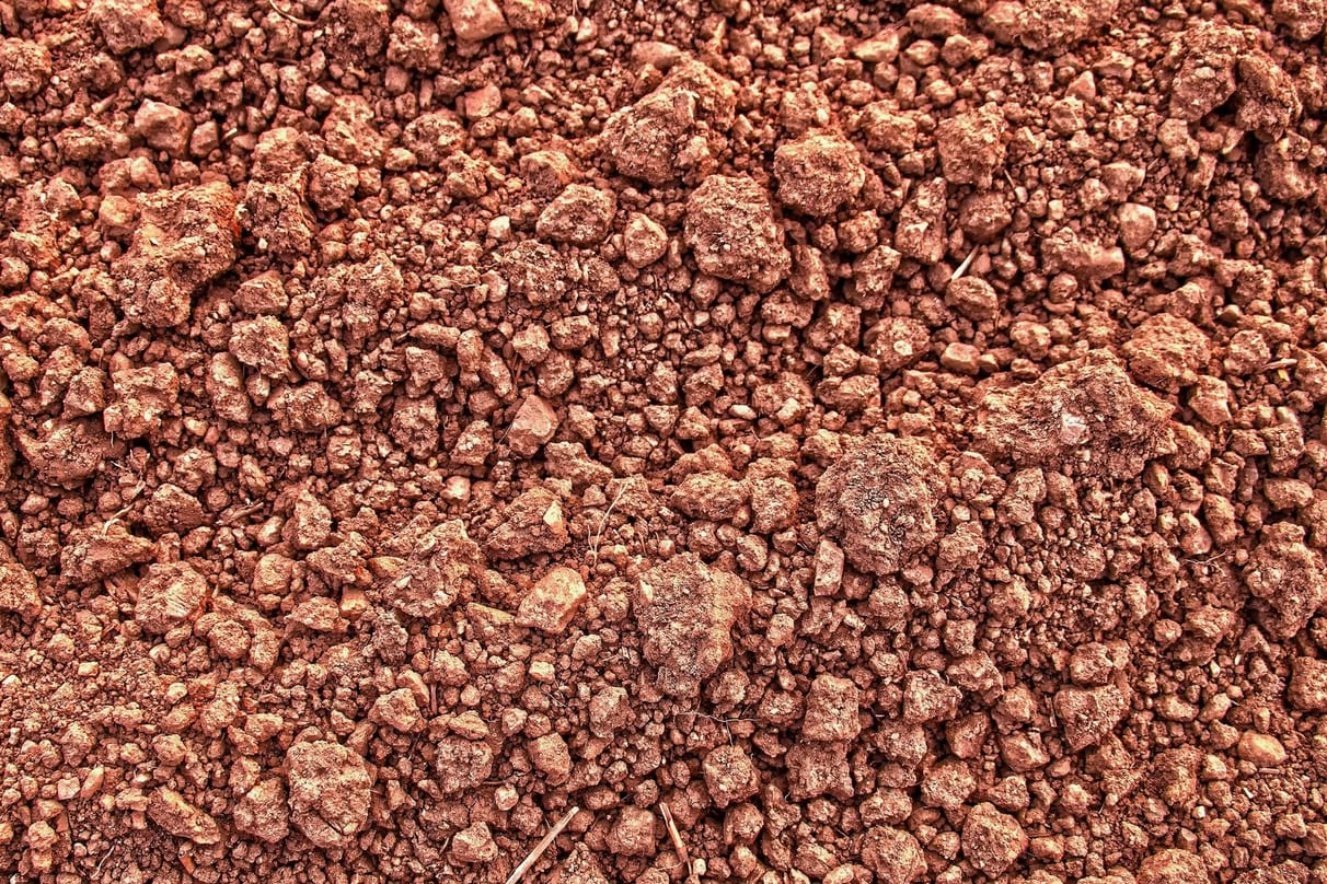Argila natural bruta usada como matéria-prima cerâmica