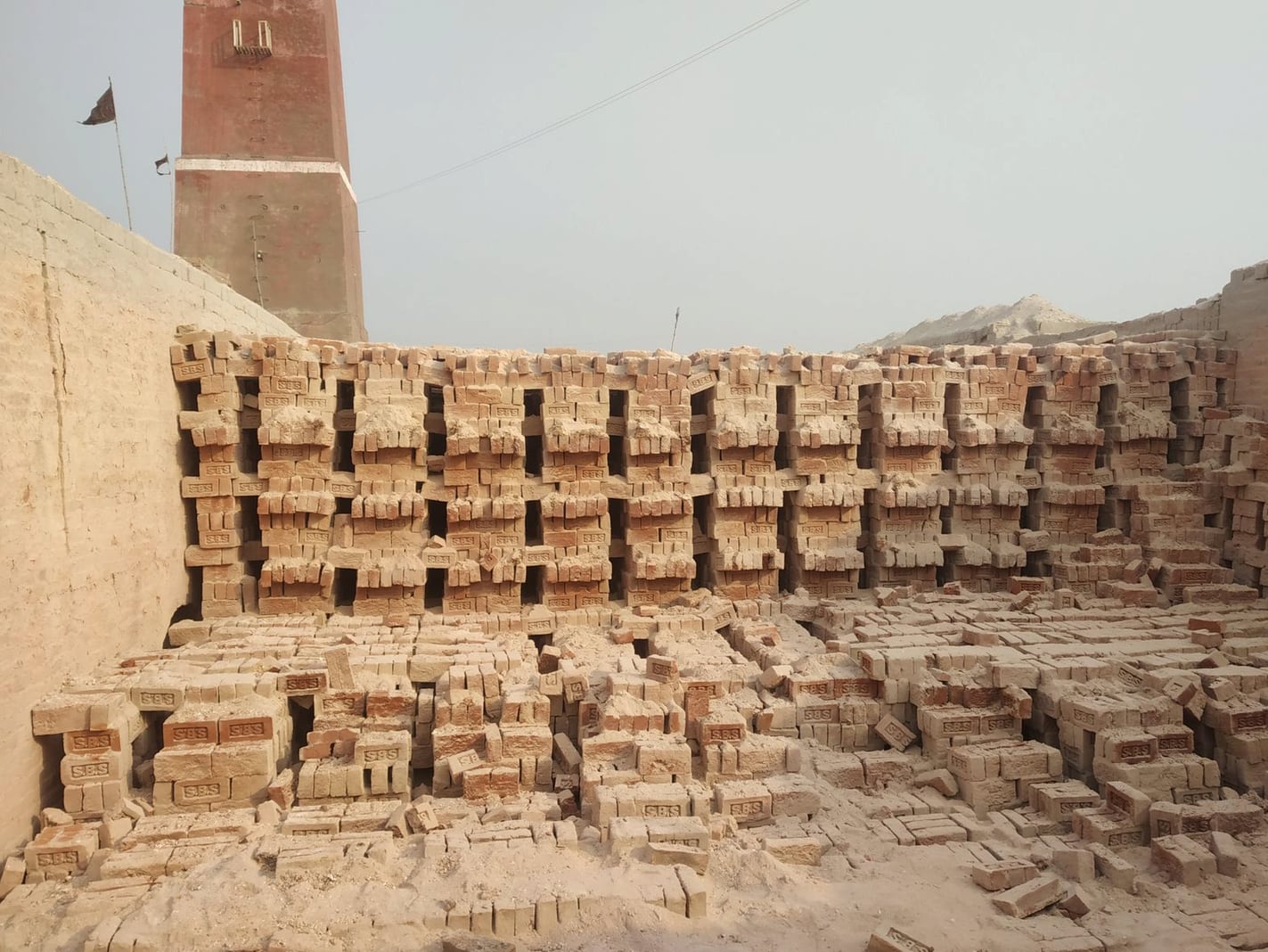 Interior de cerâmica com forno de queima de tijolos